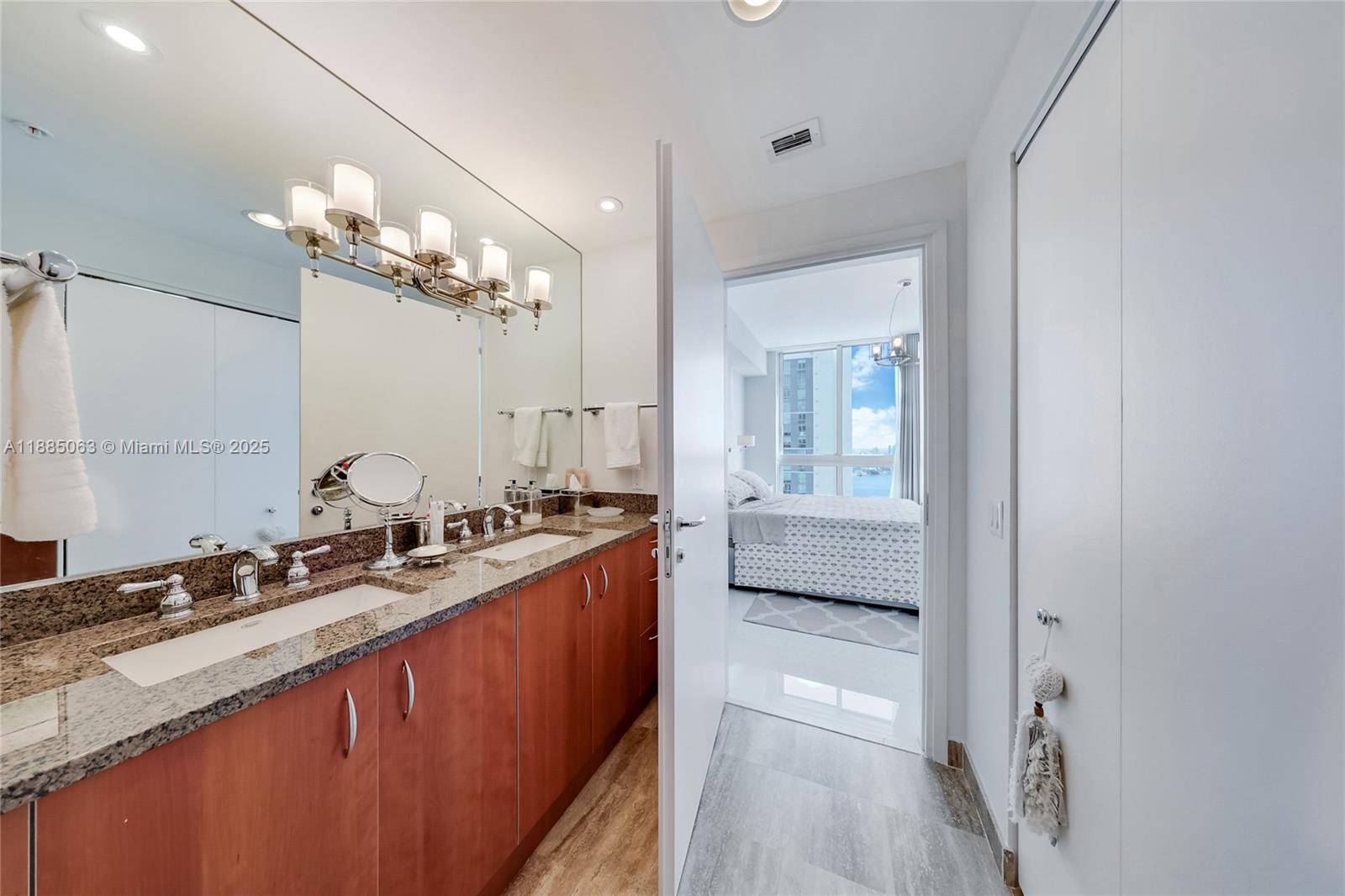 image Met 1 Condo7