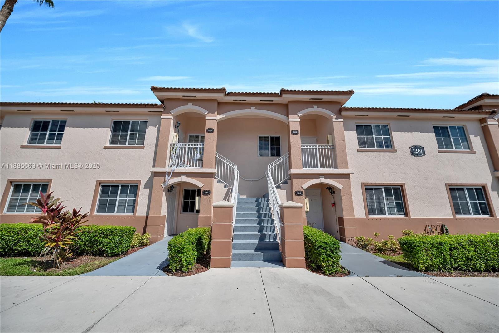 1261 SE 27th St #203 Homestead, FL 33035