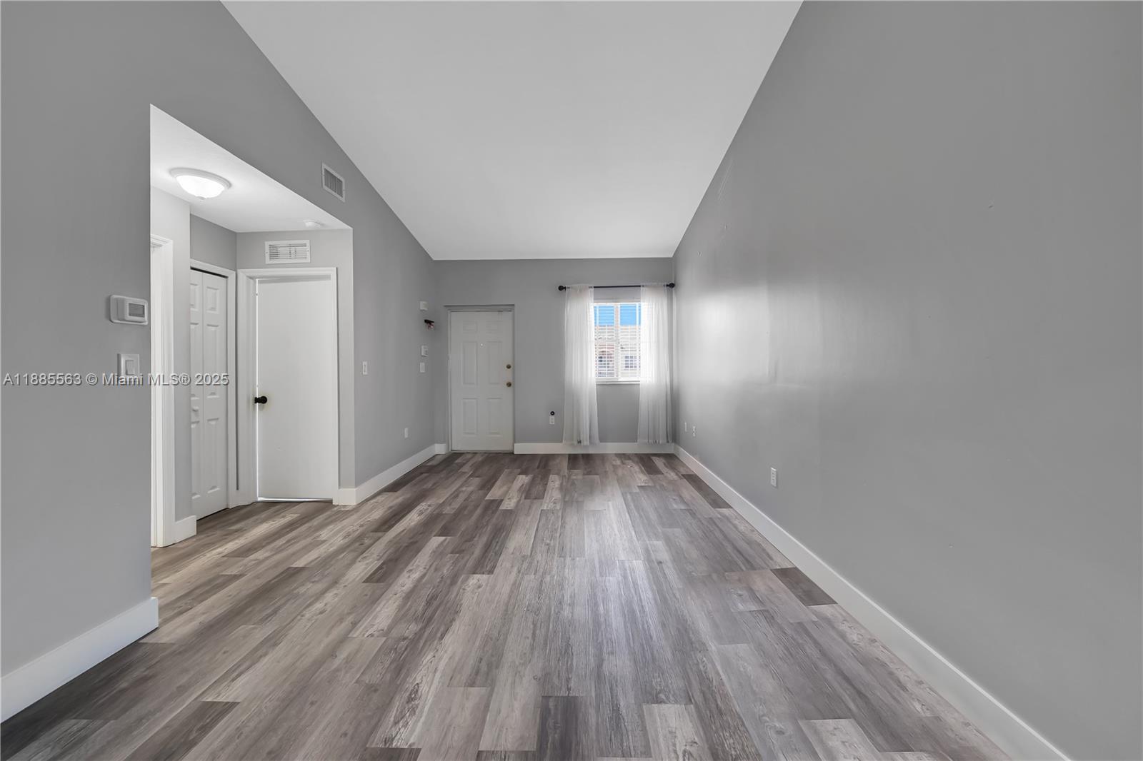 1261 SE 27th St #203 Homestead, FL 33035