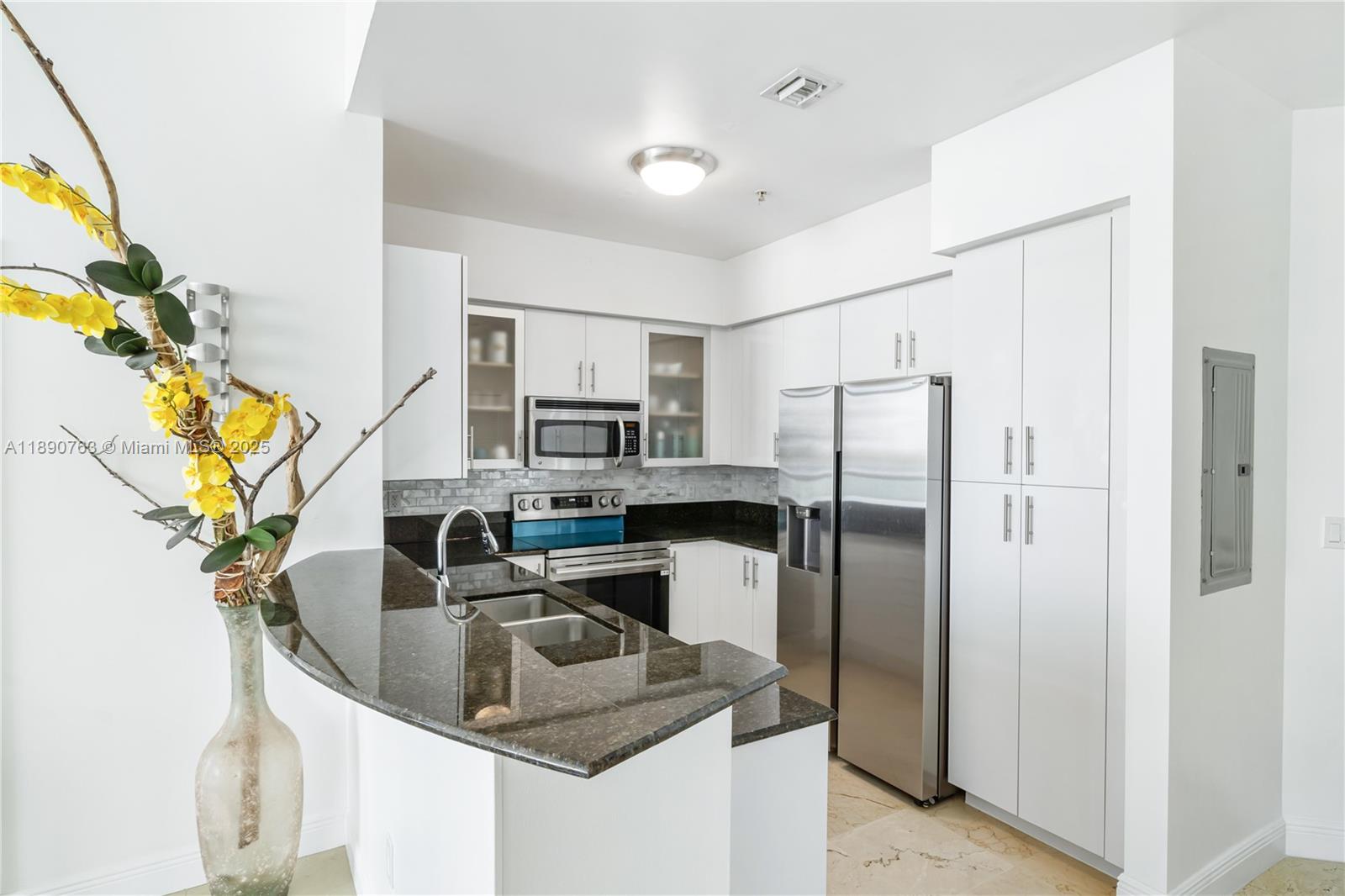 7900 Harbor Is Dr #PH14 North Bay Village, FL 33141