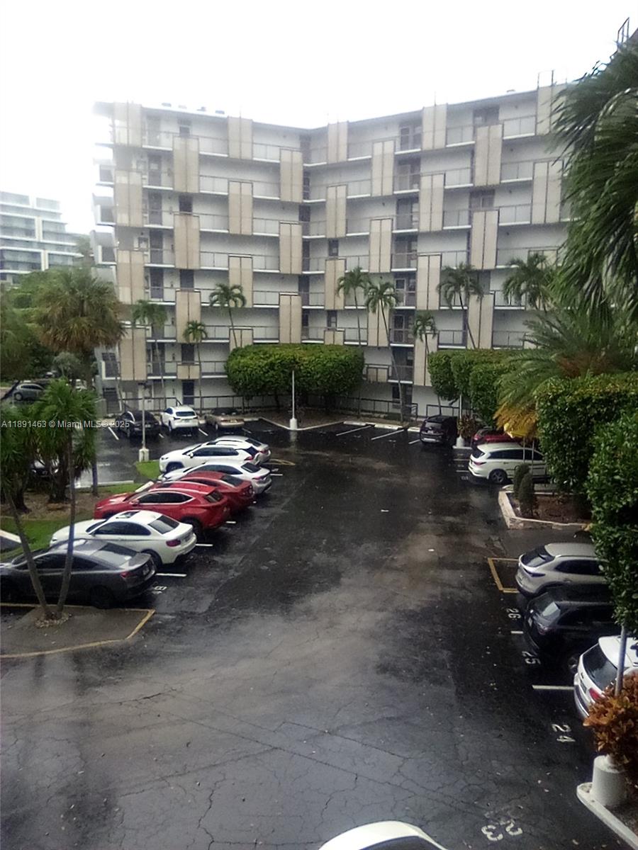 20400 W Country Clb Dr #209