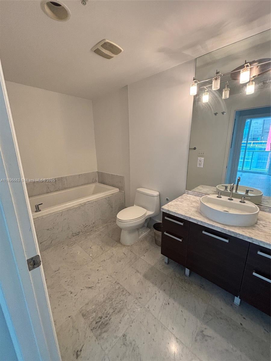 image Vizcayne Condominium9