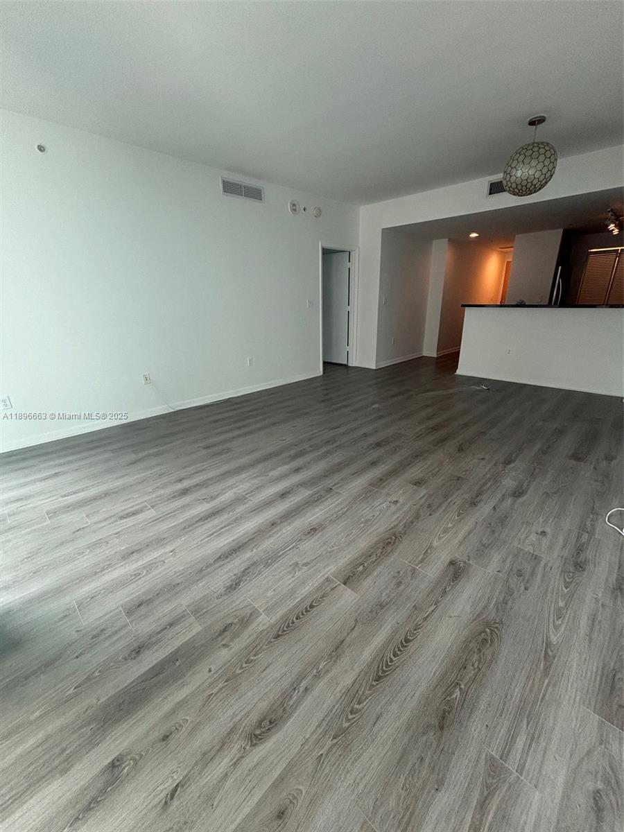 image Vizcayne Condominium11