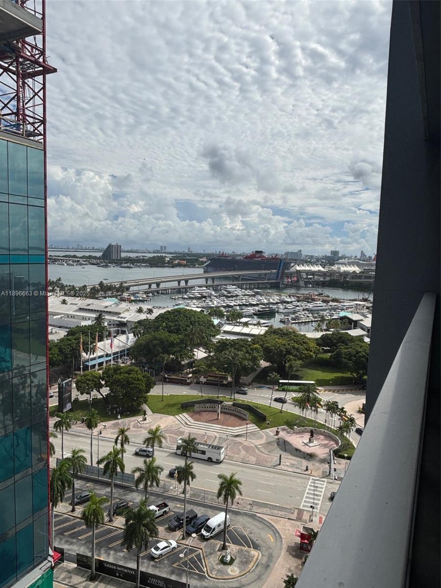 image Vizcayne Condominium5