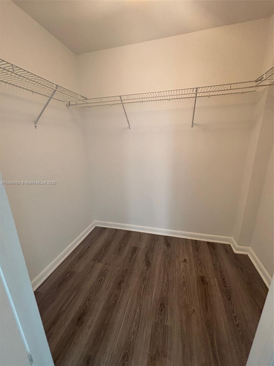 image Vizcayne Condominium8