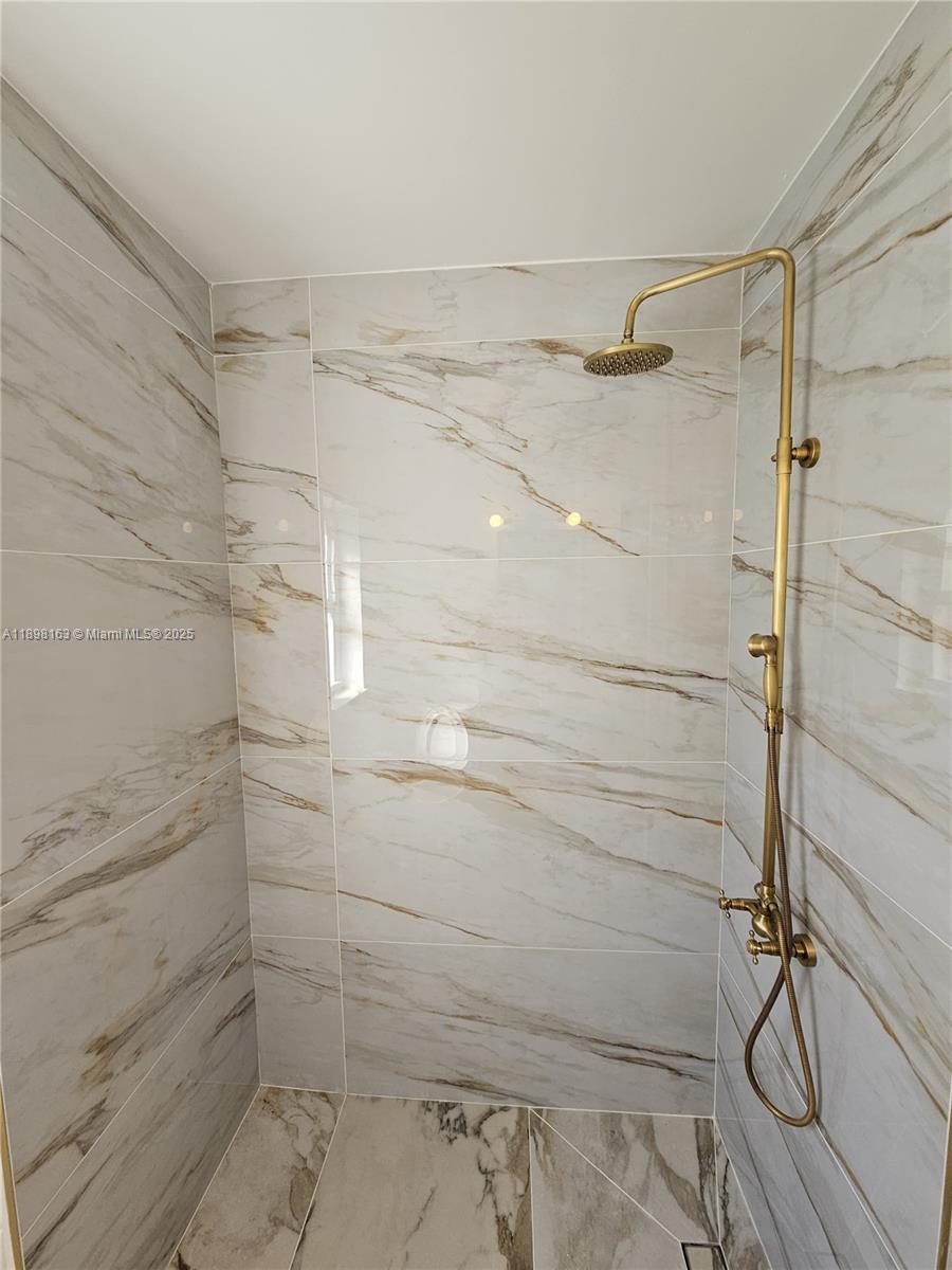 1915 Normandy Dr Miami Beach, FL 33141