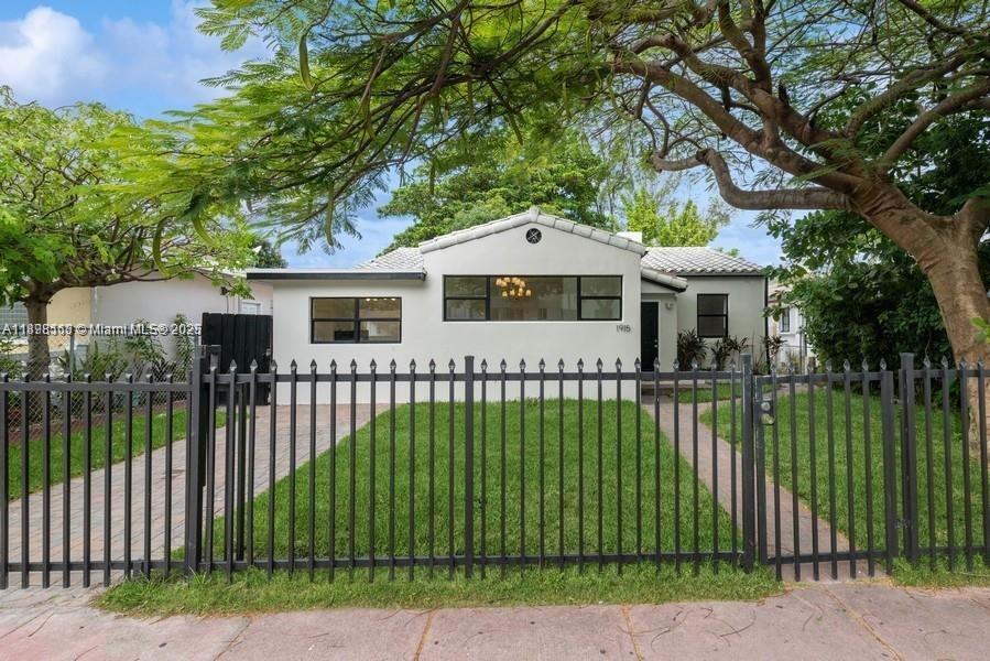 1915 Normandy Dr Miami Beach, FL 33141