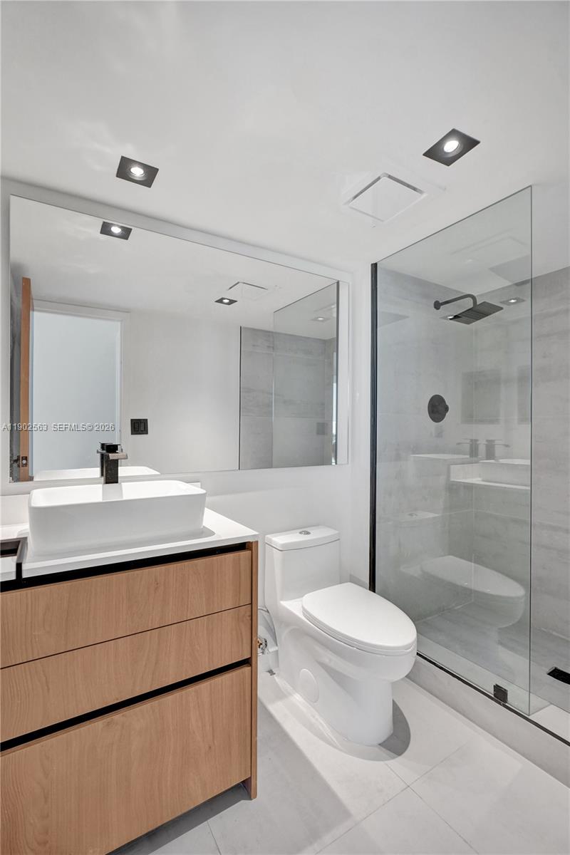 100 Bayview Dr #1901 Sunny Isles Beach, FL 33160