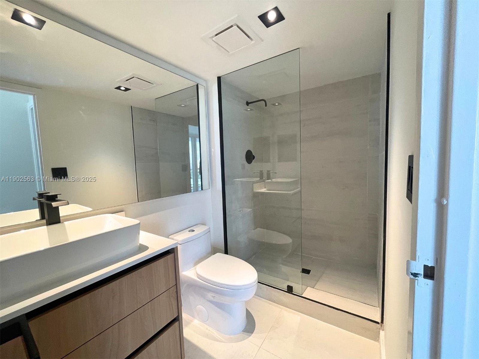 100 Bayview Dr #1901 Sunny Isles Beach, FL 33160