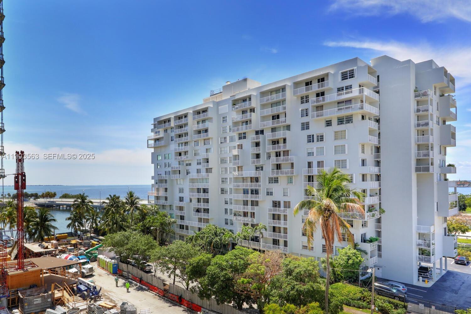 145 SE 25th Rd #702 Miami, FL 33129