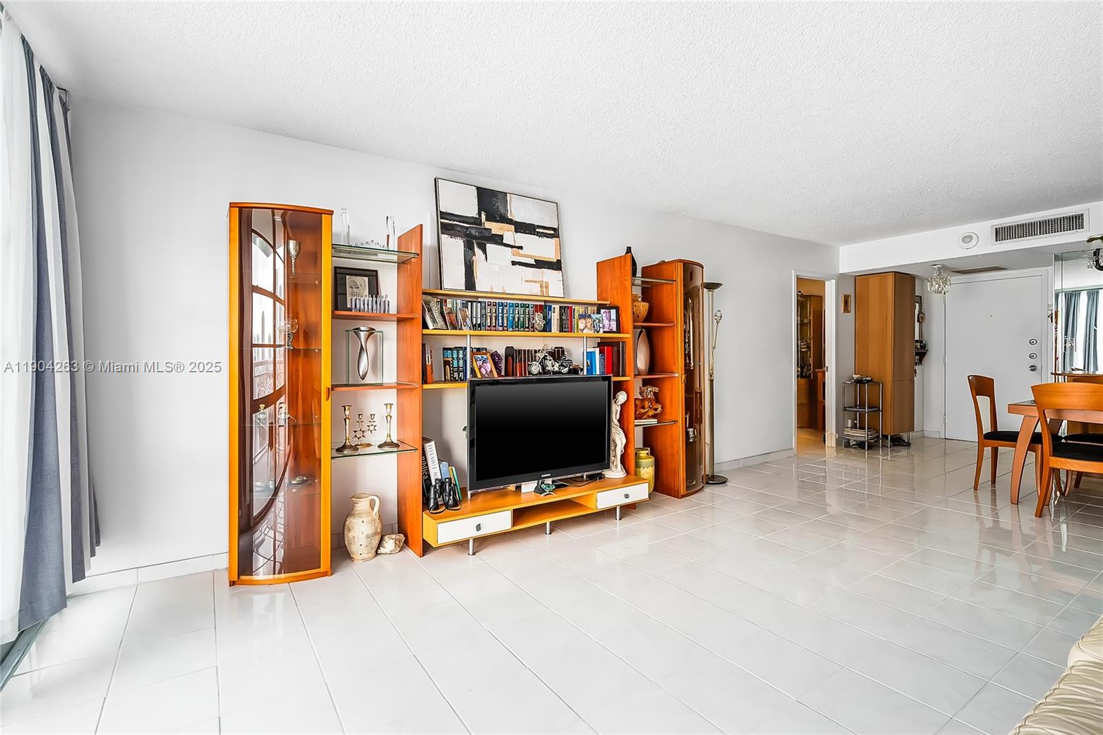 image Winston Towers 500 Condo11