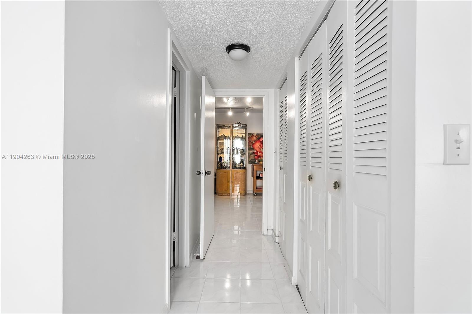 image Winston Towers 500 Condo20