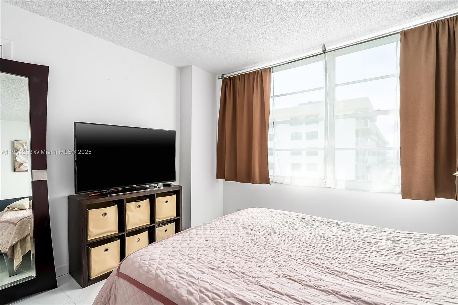 image Winston Towers 500 Condo24