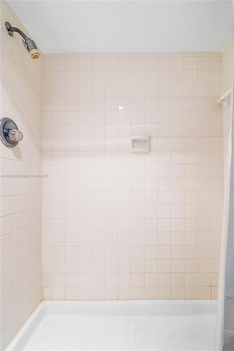 image Winston Towers 500 Condo34