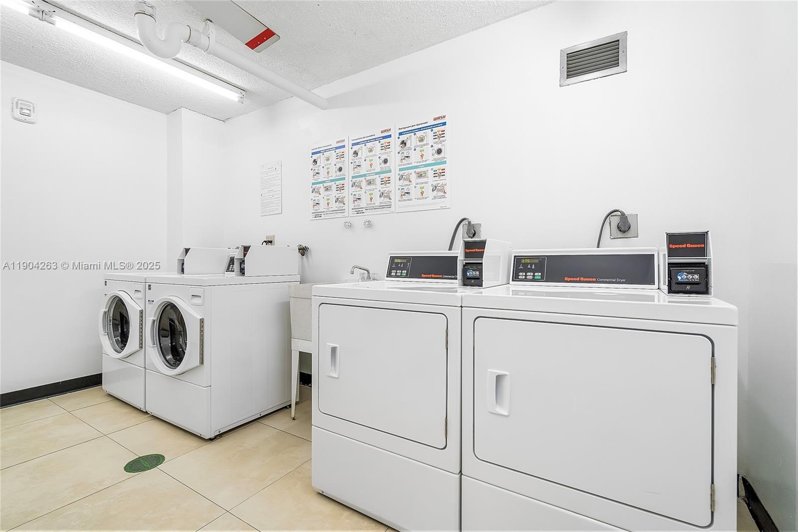 image Winston Towers 500 Condo35