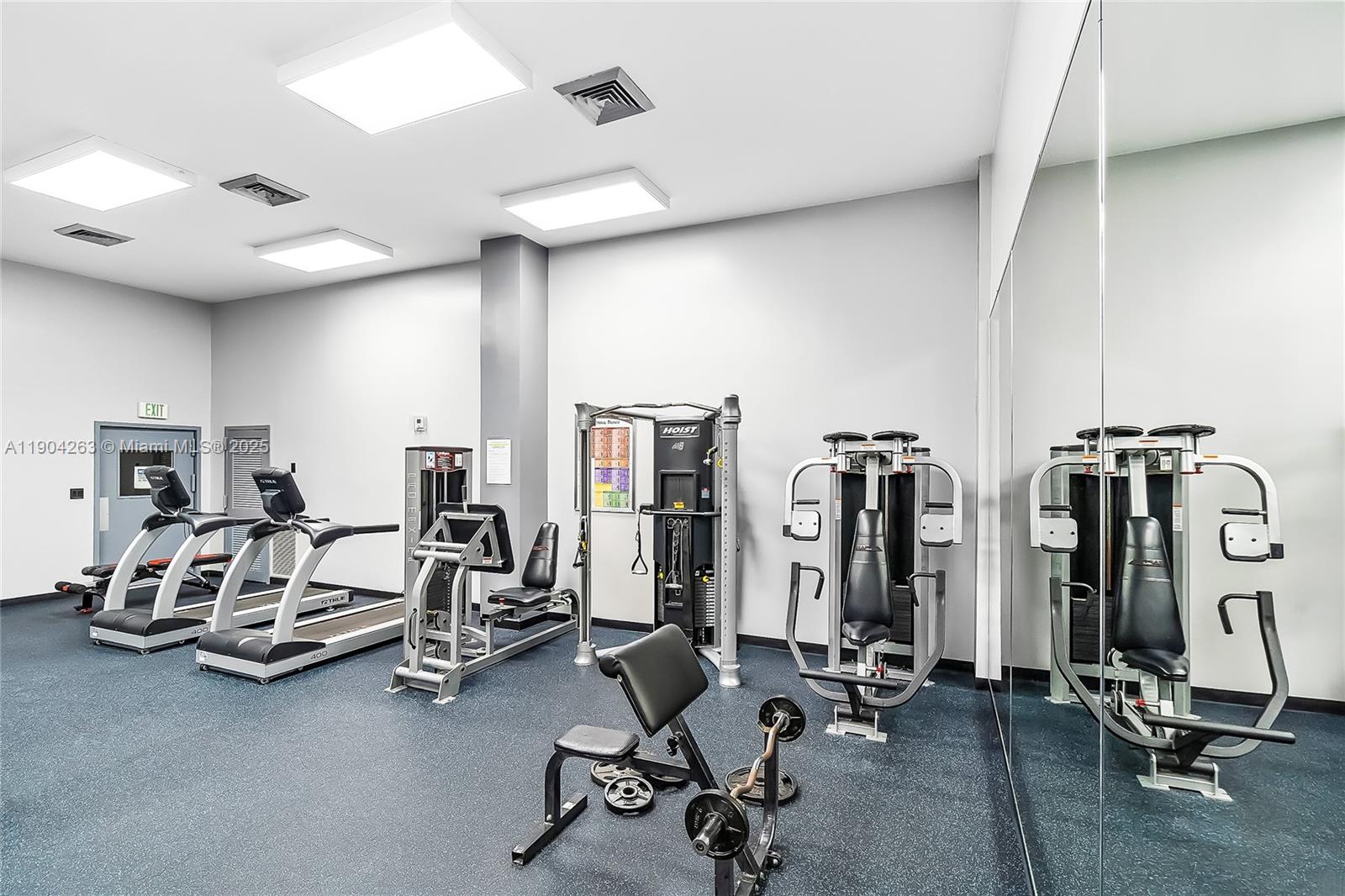 image Winston Towers 500 Condo37