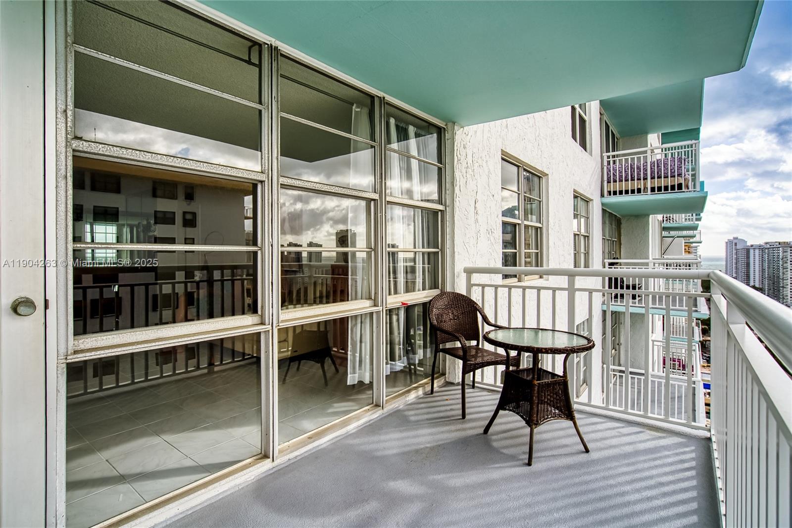 image Winston Towers 500 Condo4