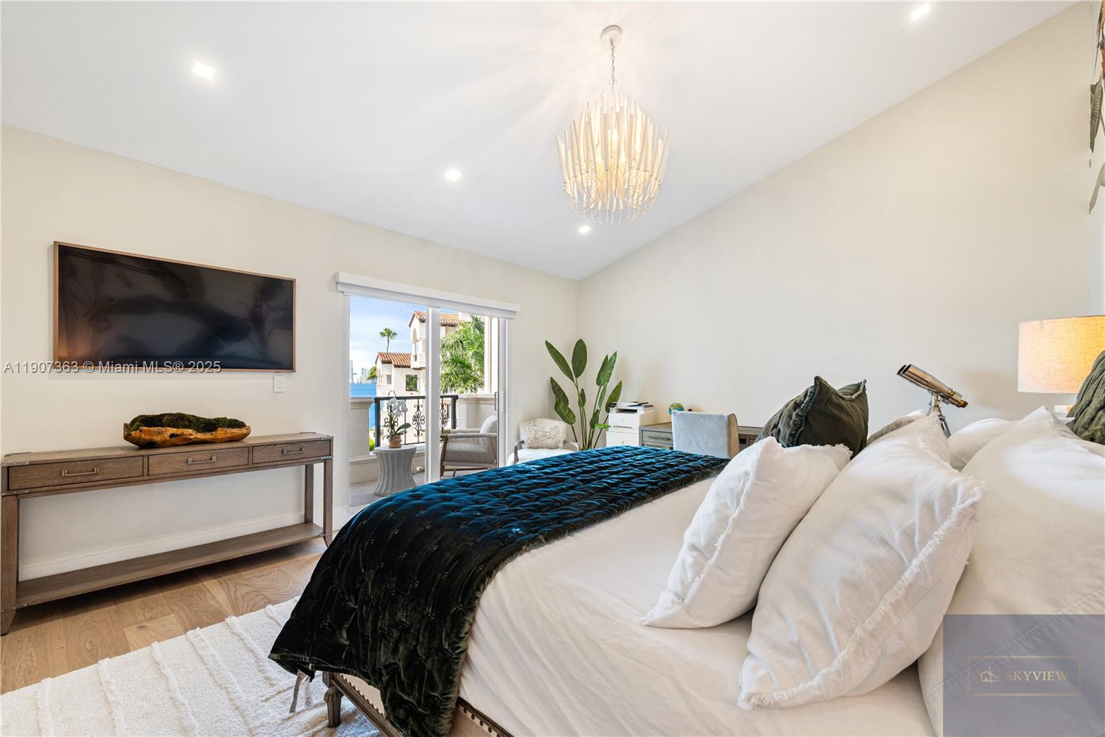 2236 Fisher Is Dr #3306 Miami Beach, FL 33109