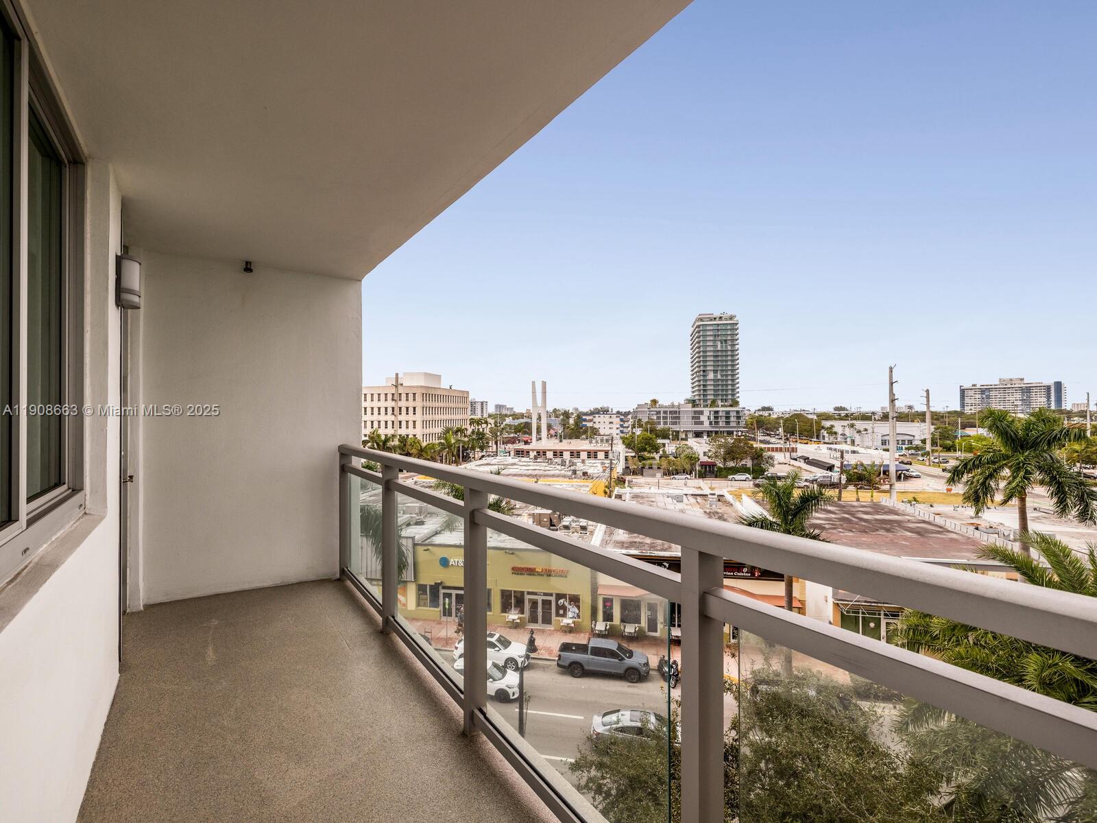 7135 Collins Ave #523 Miami Beach, FL 33141