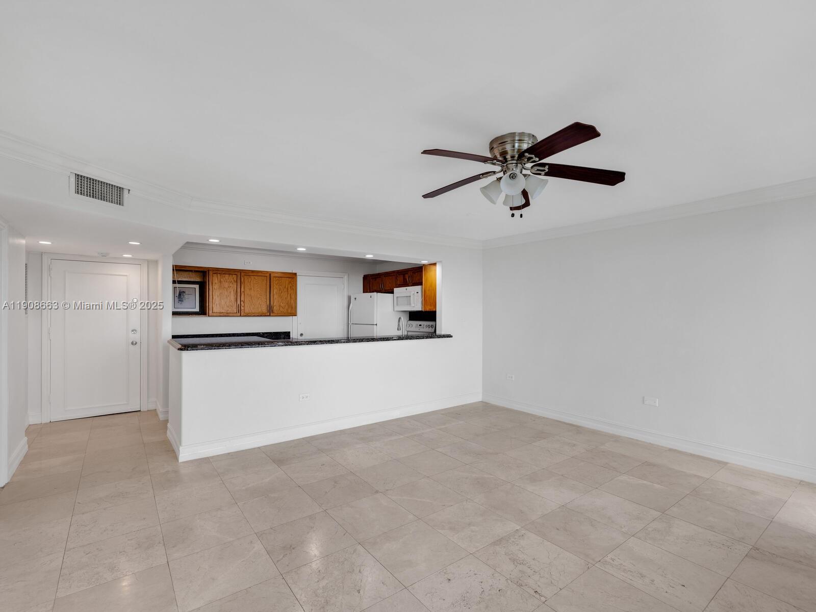 7135 Collins Ave #523 Miami Beach, FL 33141