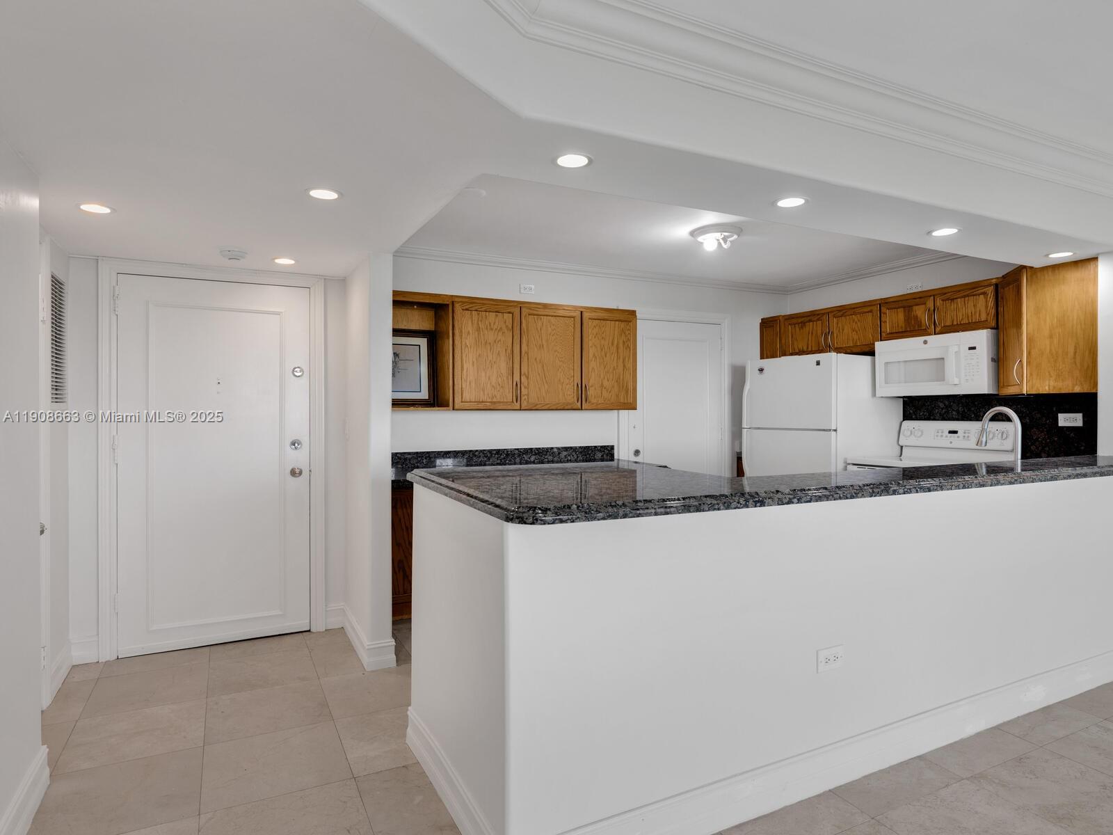 7135 Collins Ave #523 Miami Beach, FL 33141