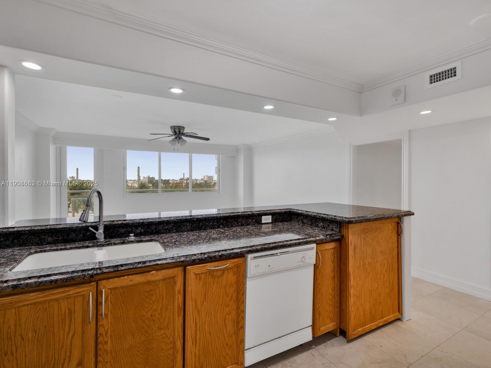 7135 Collins Ave #523 Miami Beach, FL 33141