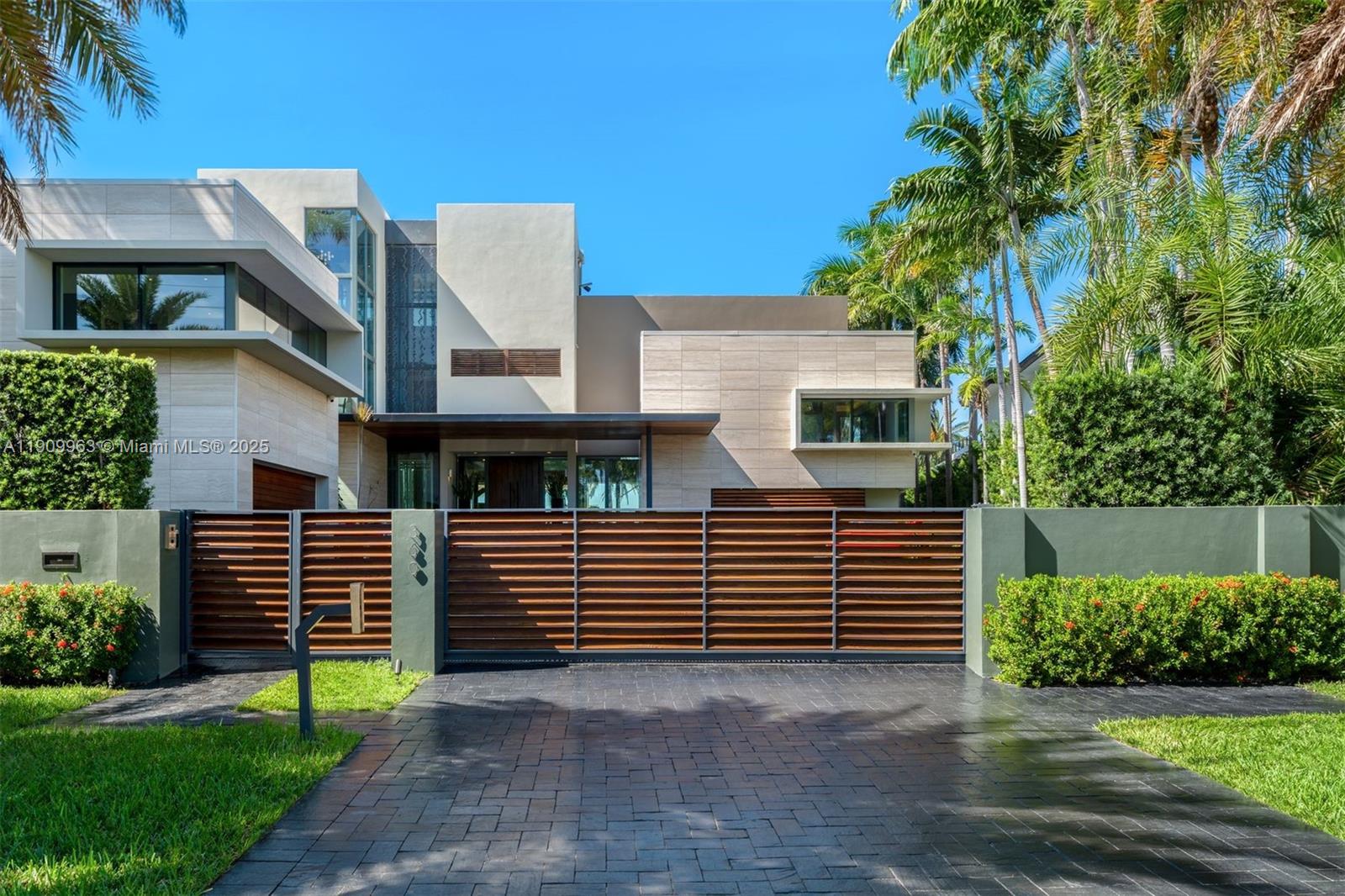 360 Harbor Dr Key Biscayne, FL 33149