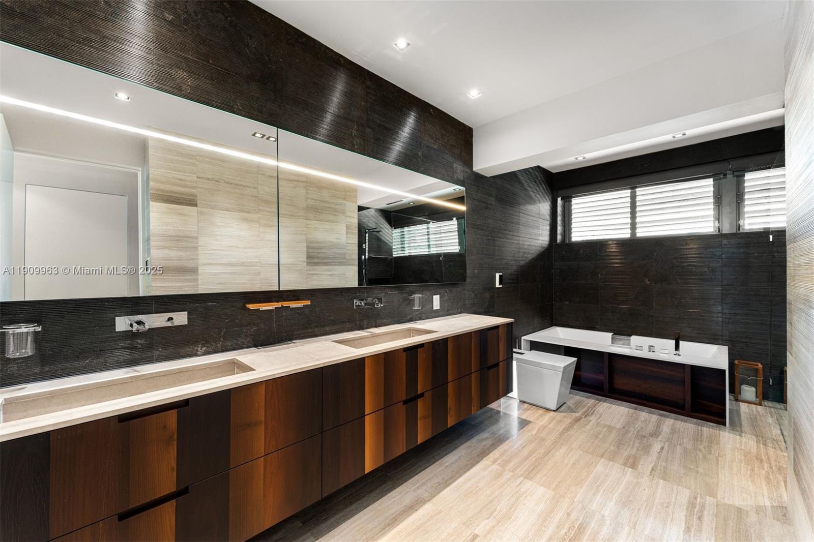 360 Harbor Dr Key Biscayne, FL 33149