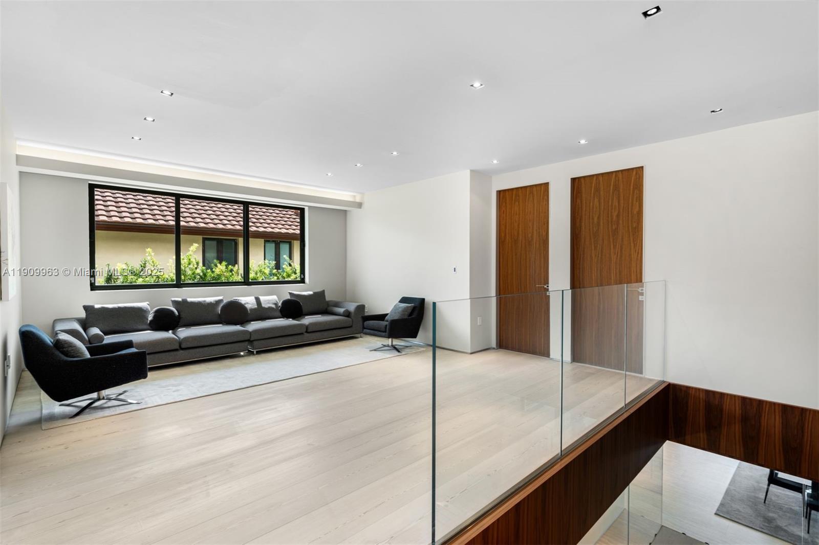 360 Harbor Dr Key Biscayne, FL 33149