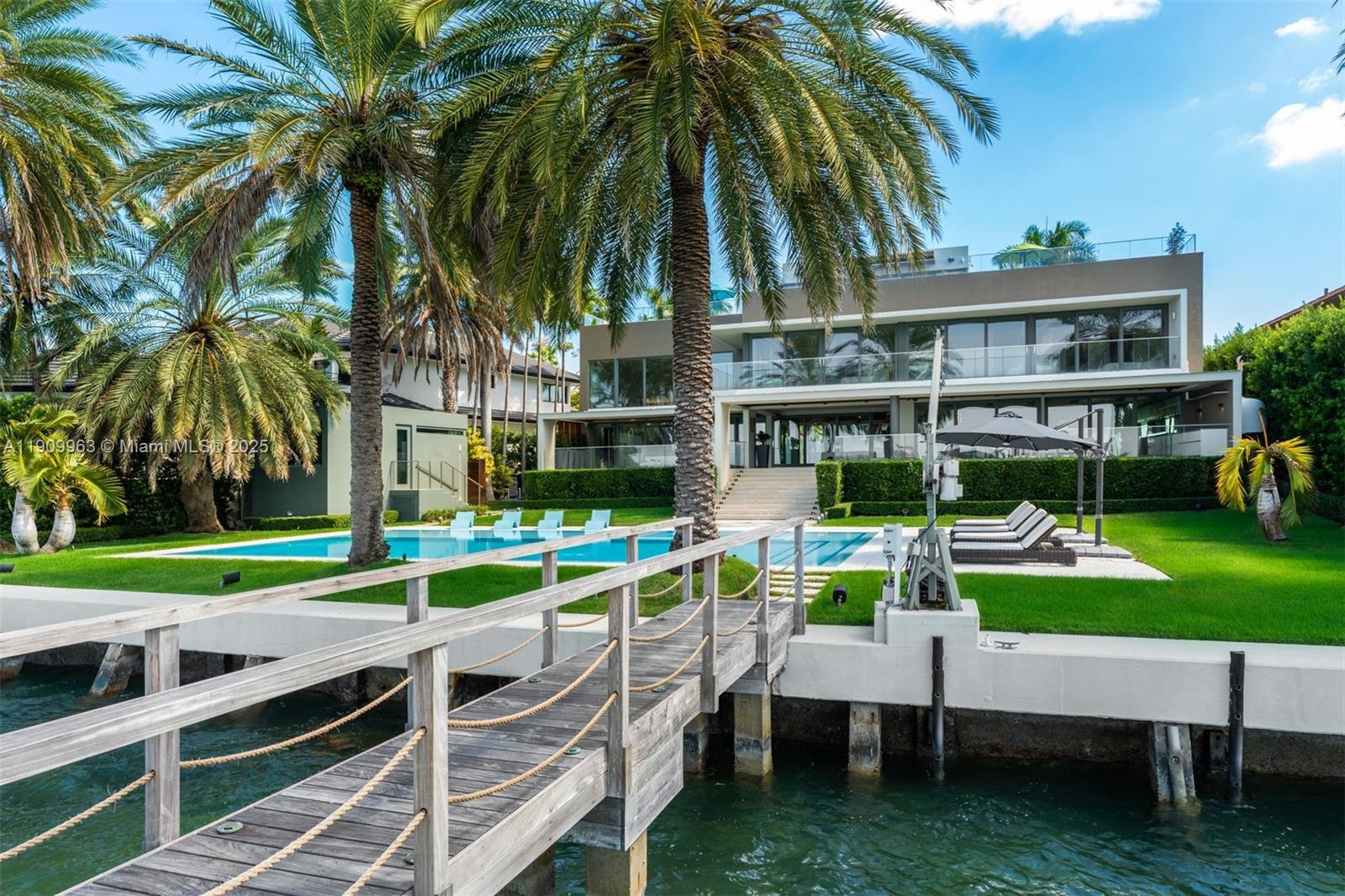 360 Harbor Dr Key Biscayne, FL 33149