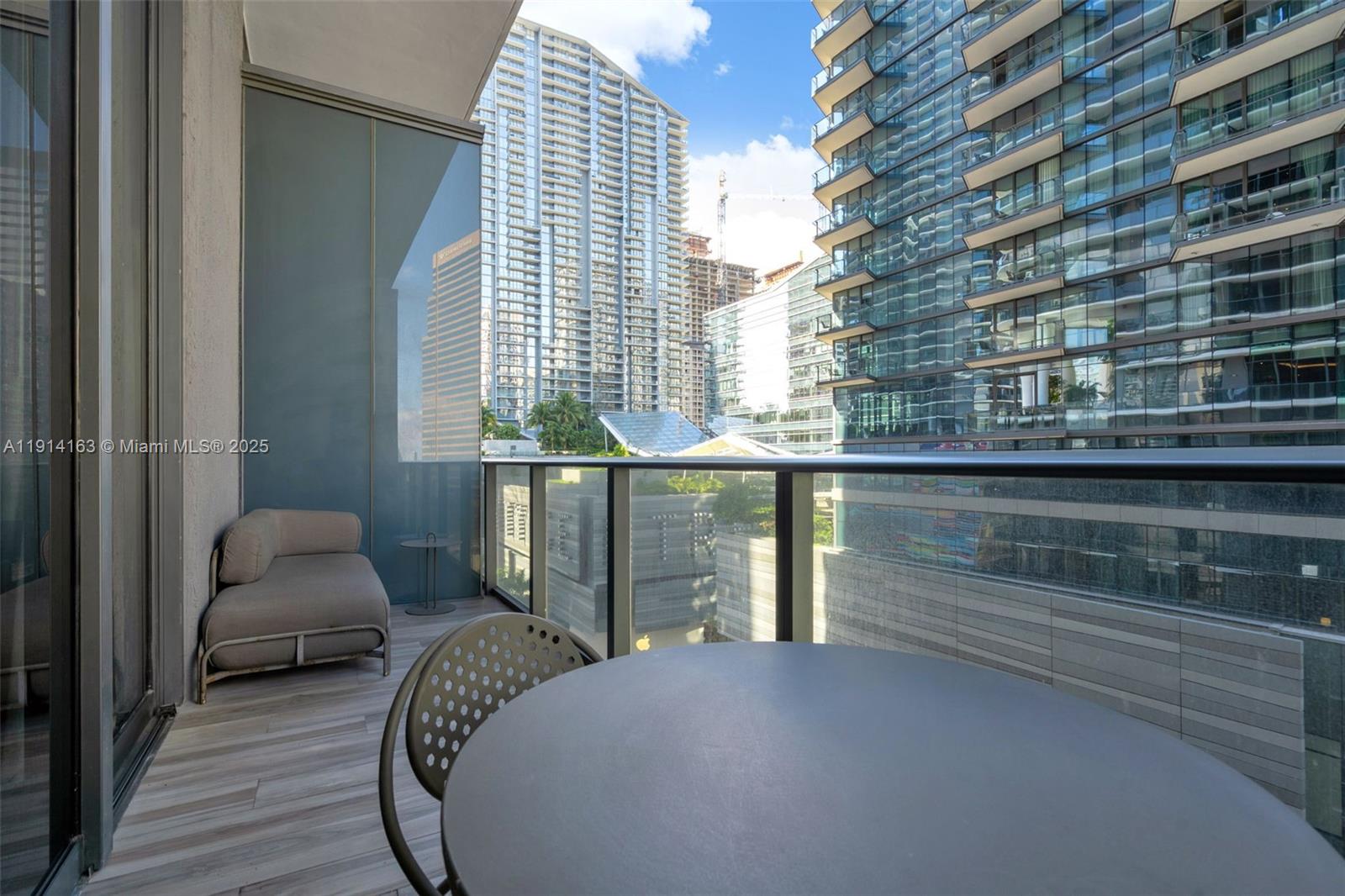 image 801 Sma Designer Suites13