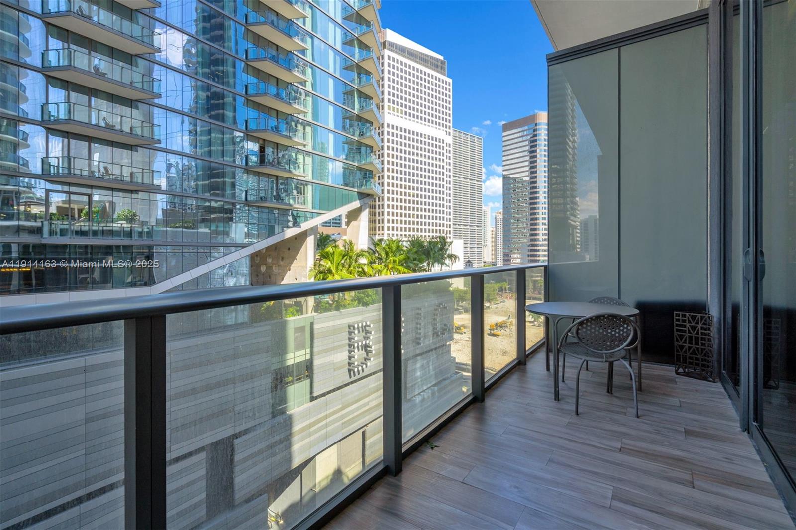 image 801 Sma Designer Suites14