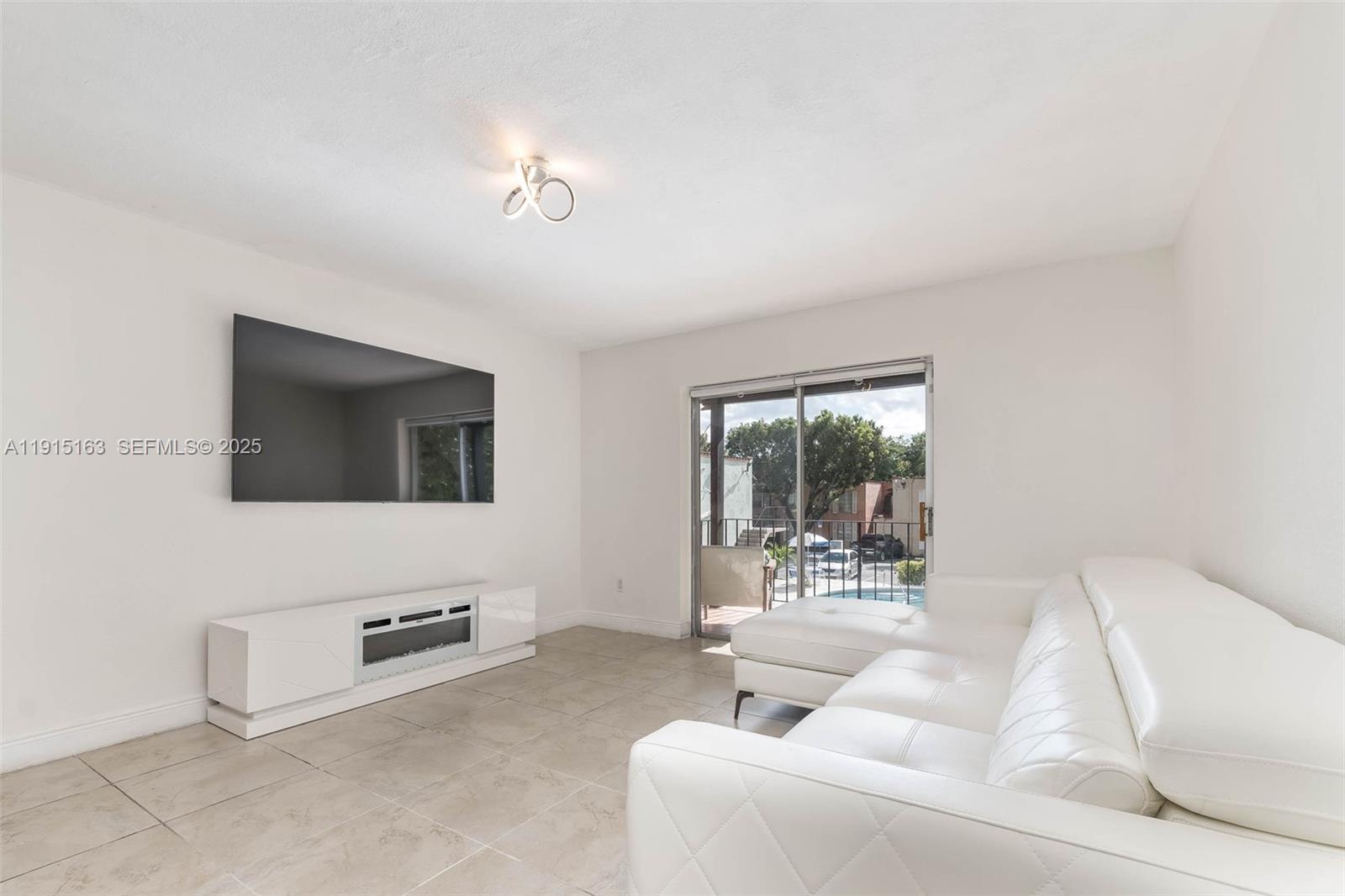 10748 N Kendall Dr #N22