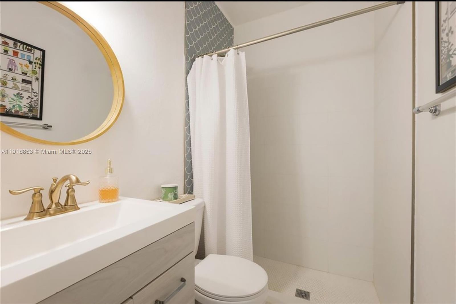 3422 SW 25th St Miami, FL 33133