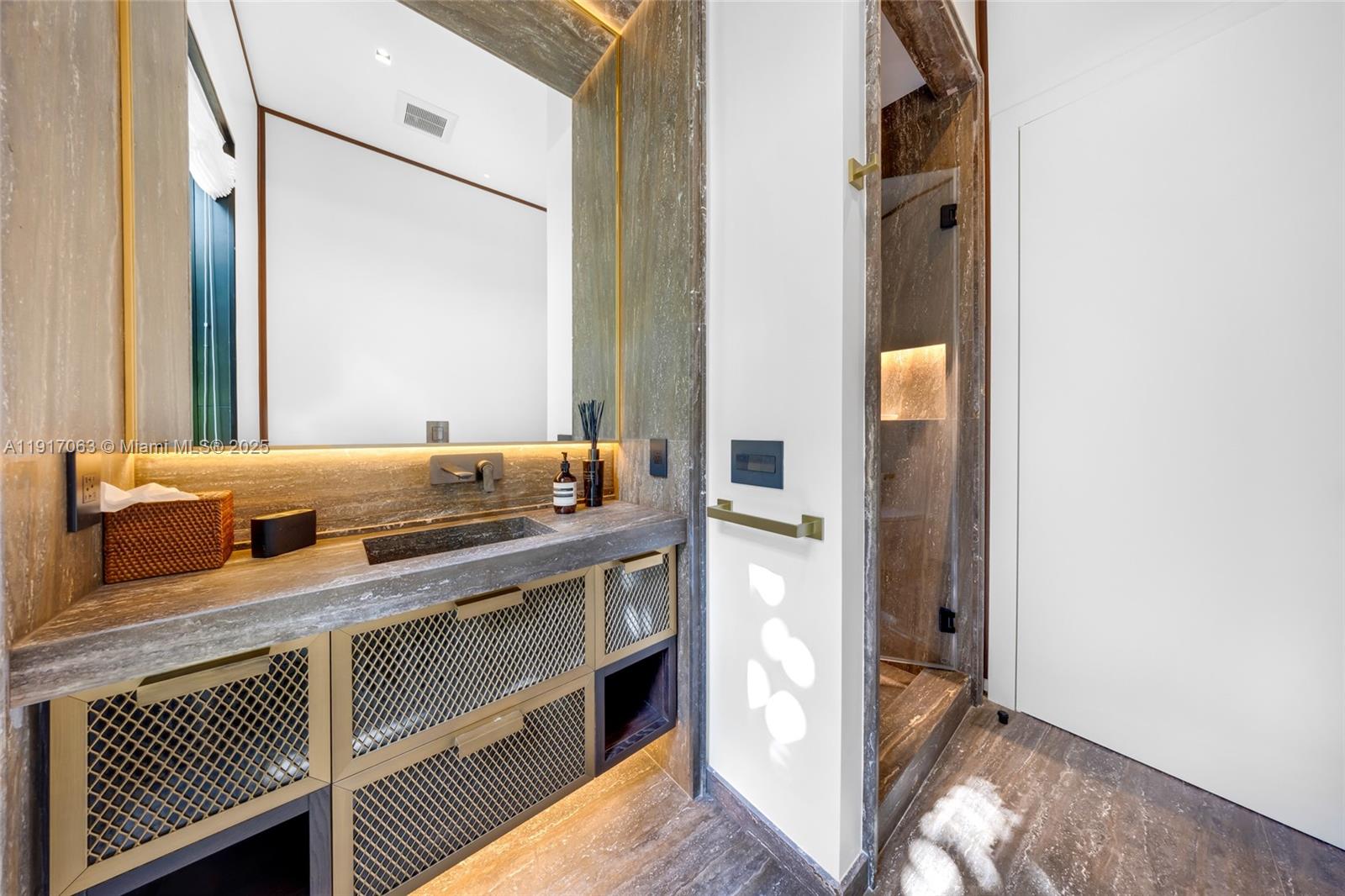 200 W Rivo Alto Dr Miami Beach, FL 33139