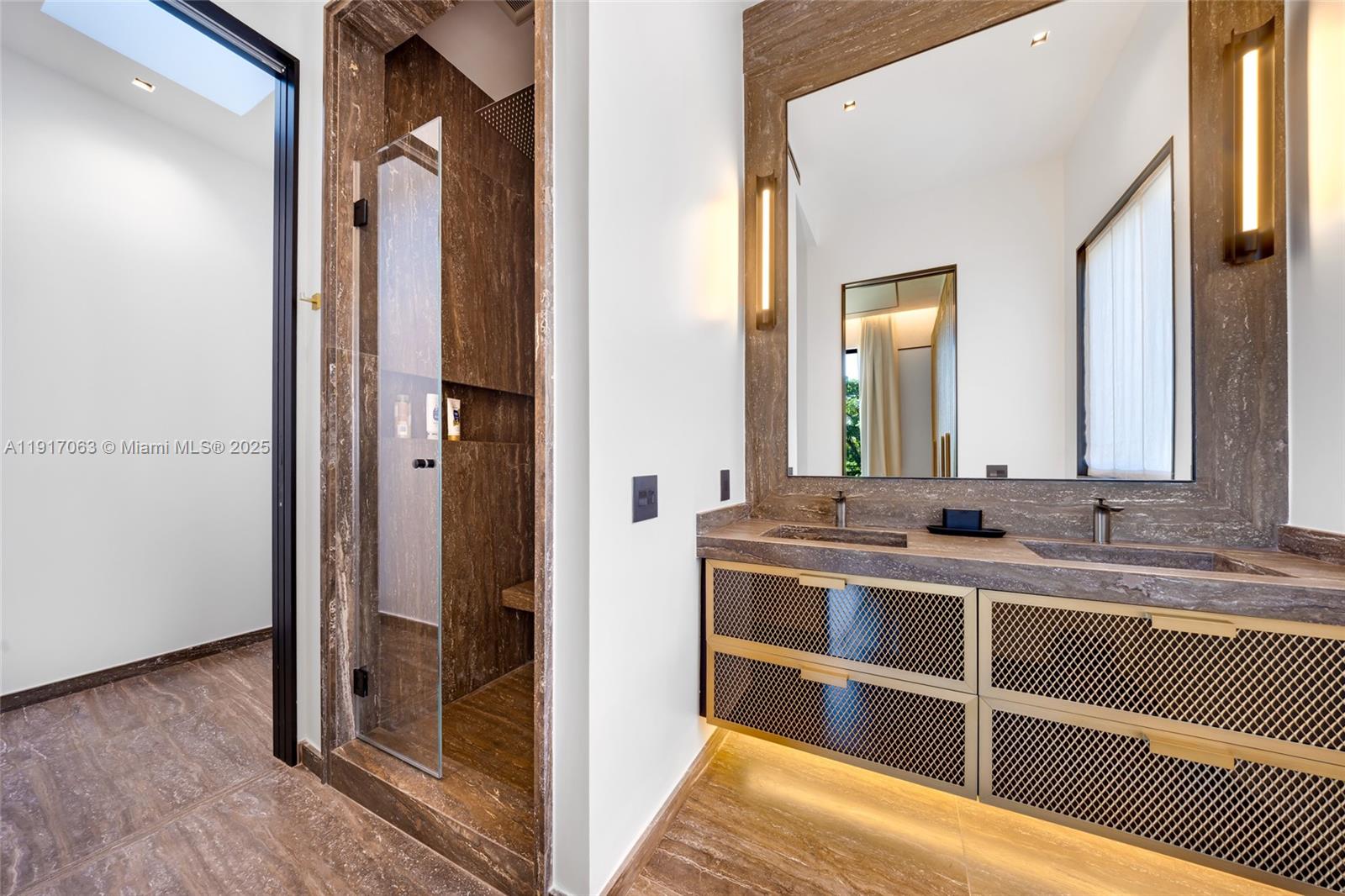 200 W Rivo Alto Dr Miami Beach, FL 33139