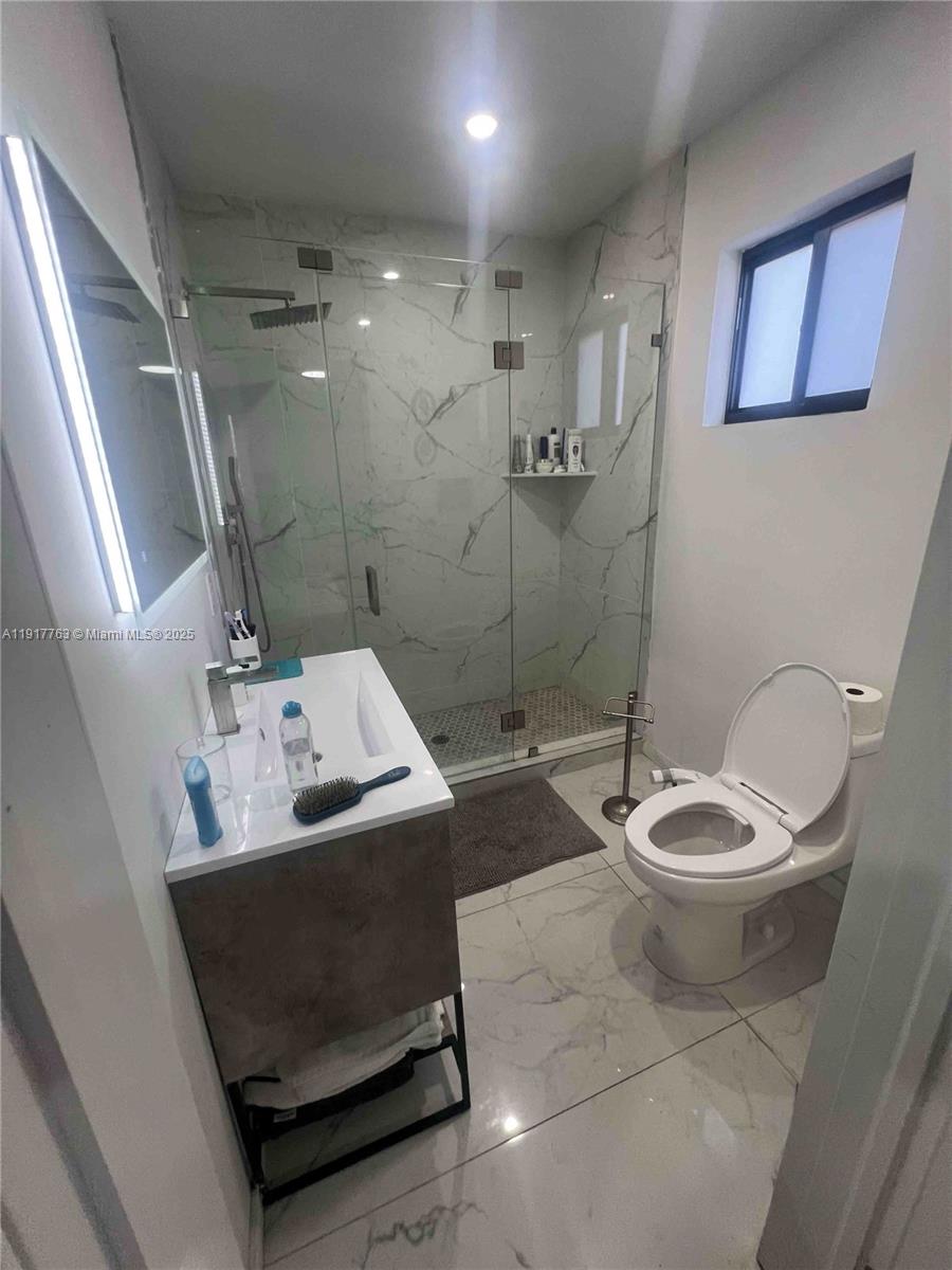 2152 SW 10th Miami, FL 33135