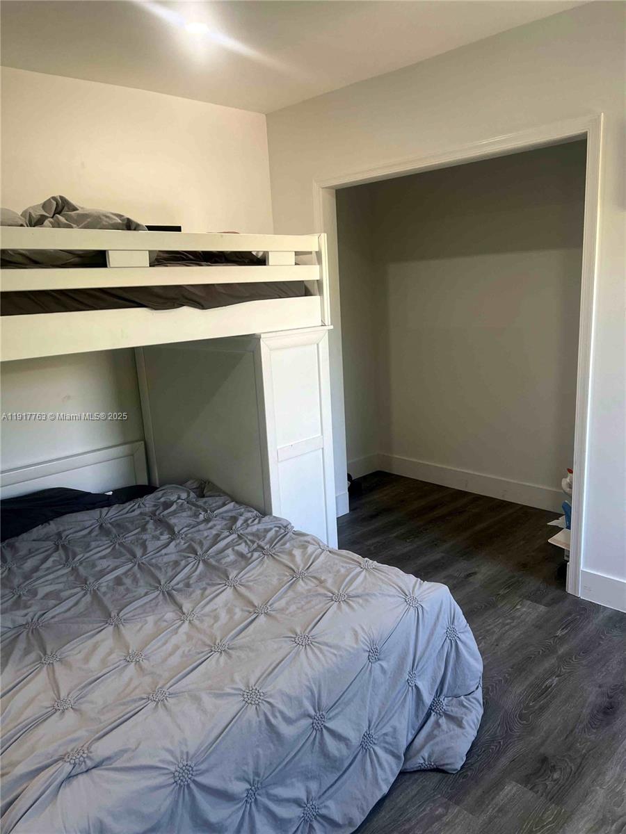 2152 SW 10th Miami, FL 33135