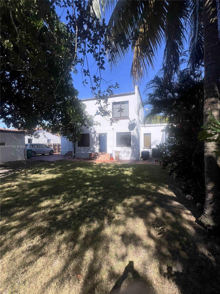 2152 SW 10th Miami, FL 33135