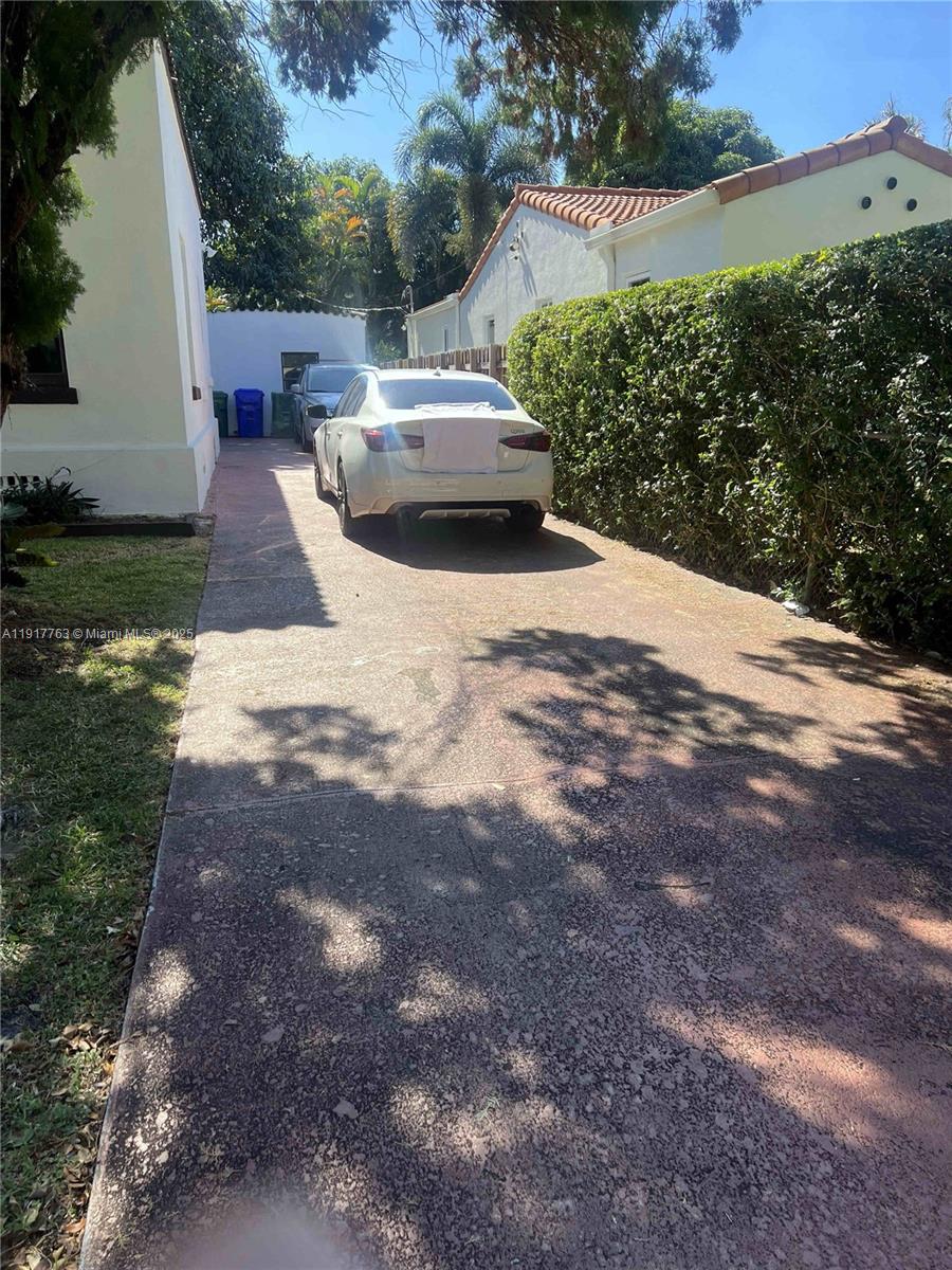 2152 SW 10th Miami, FL 33135