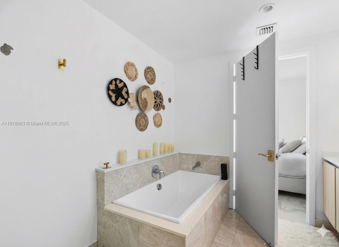 image Aria On The Bay24