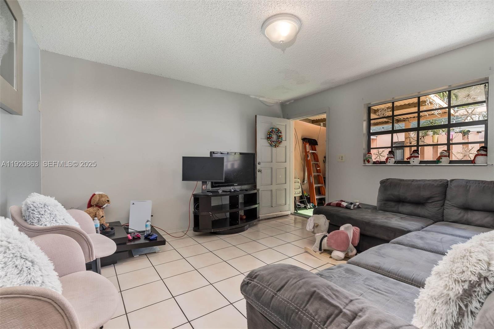 2740 SW 23rd St Miami, FL 33145