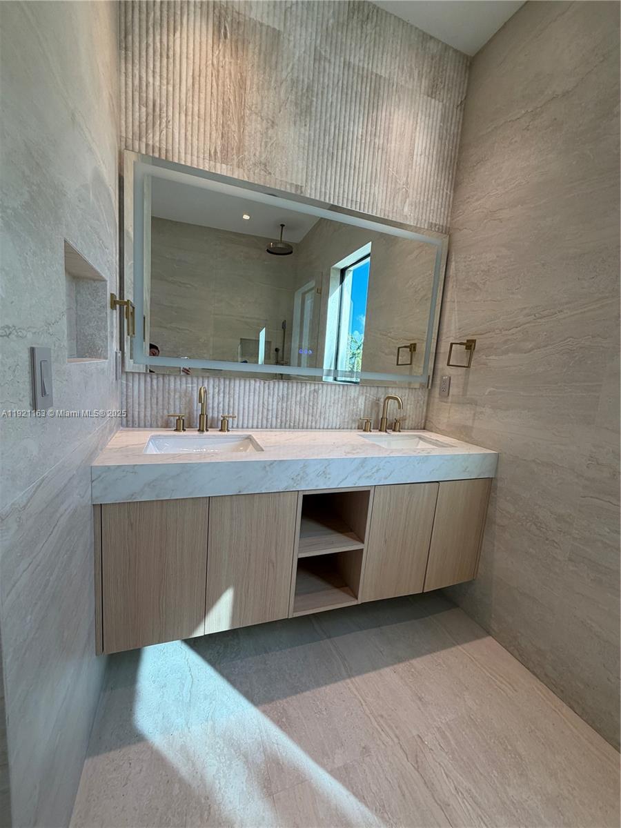 1380 Hollywood Blvd Hollywood, FL 33019