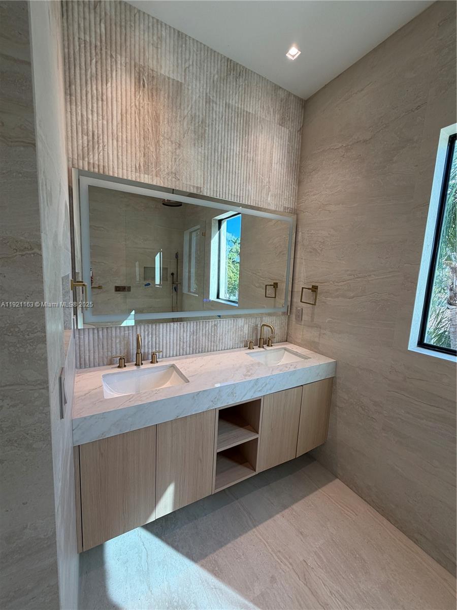 1380 Hollywood Blvd Hollywood, FL 33019