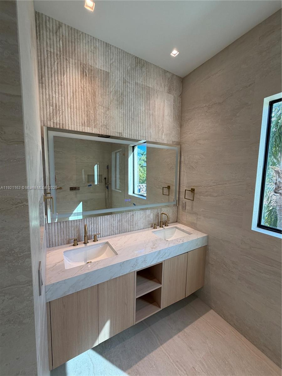 1380 Hollywood Blvd Hollywood, FL 33019