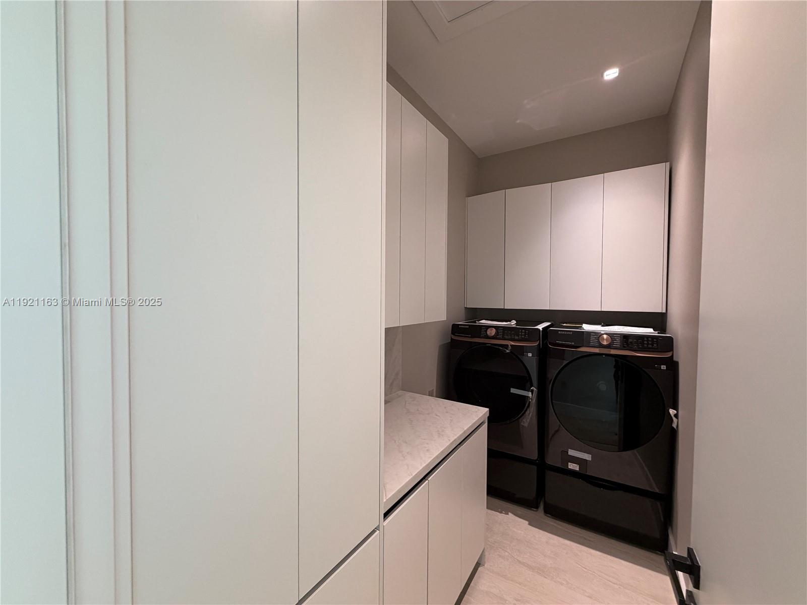 1380 Hollywood Blvd Hollywood, FL 33019