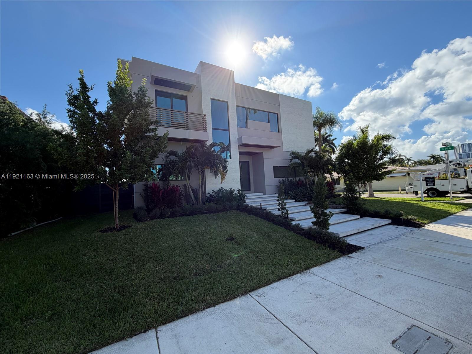 1380 Hollywood Blvd Hollywood, FL 33019