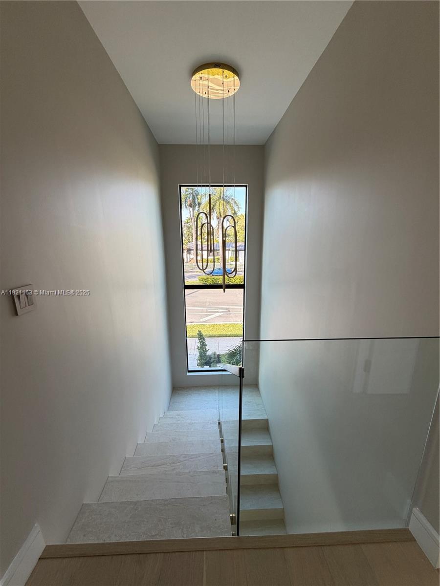 1380 Hollywood Blvd Hollywood, FL 33019