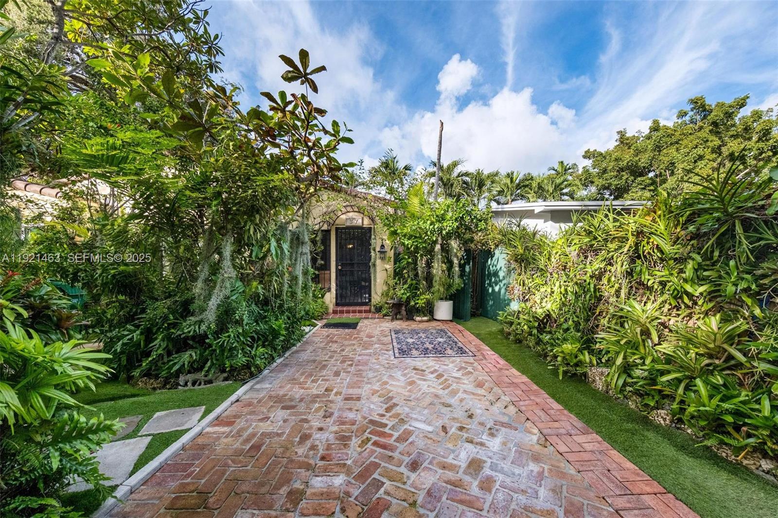 37 NE 44th St Miami, FL 33137