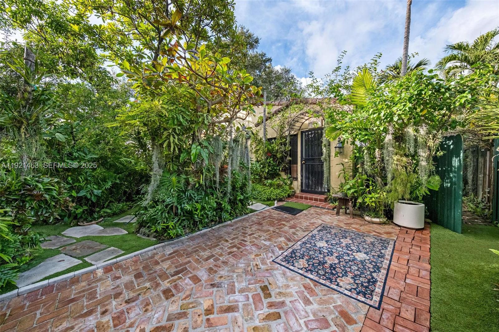 37 NE 44th St Miami, FL 33137